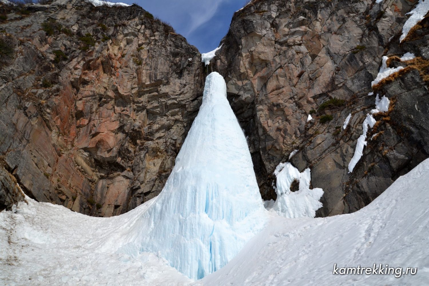 Камчатка экскурсии, замерзший Вилючинский водопад